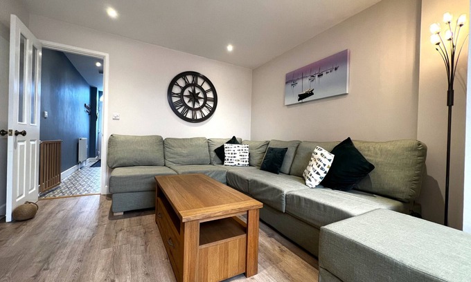 Cowes Ski Chalet | Explore York Street on The Isle of Wight: Family & Pet Friendly