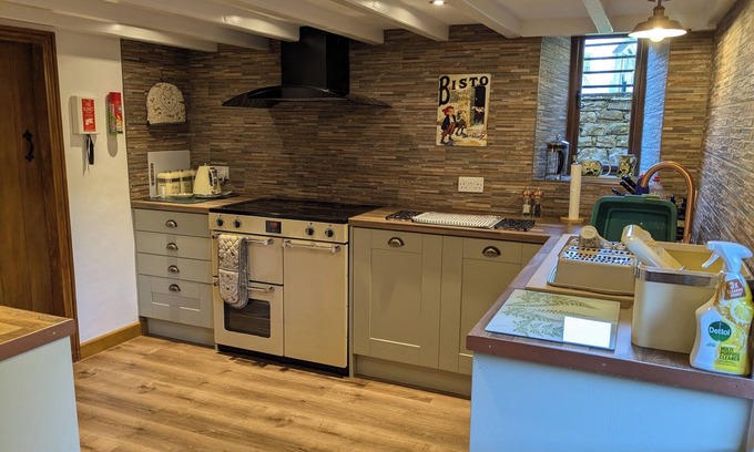 Dent House | Yorkshire Dales Holiday Cottage in Dent. Self-catering, pet-friendly, sleeps 8.
