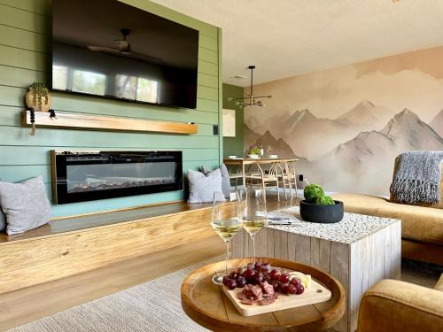 Oakhurst House | Explore Yosemite with Casa Oso: Pet-Friendly Getaway