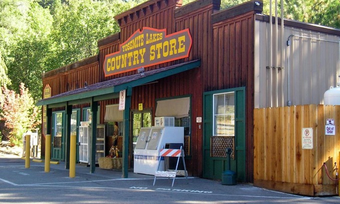 Harden Flat Resort | Accessible Cottage 53 in Yosemite with Pool and Pet-Friendly