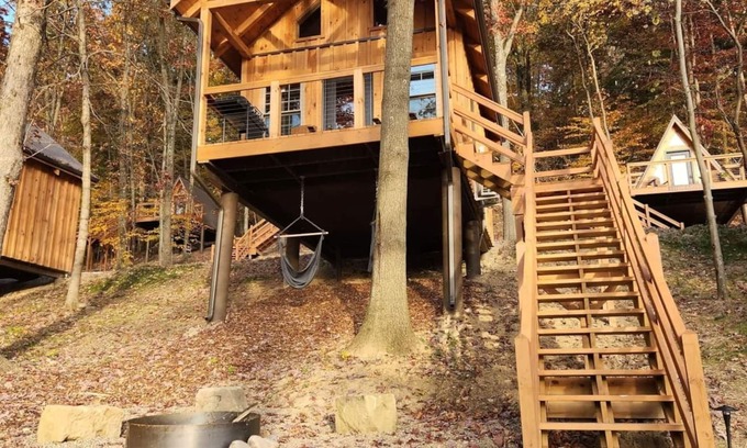 Scio Cabin | Top-Rated Yosemite Lakeview Cabin with Breakfast & Pet-Friendly
