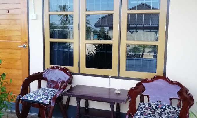 Bang Phra House | Yotin Guest House: Highly Rated Stay with Spa & Dining