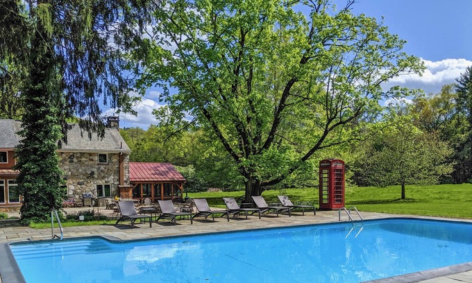 Cornwall Bridge House | Experience a Warm and Inviting Atmosphere with Pool Access