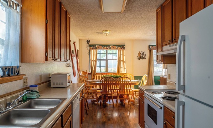 Weatherford House | Don’t Miss Out! Full Kitchen & Outdoor Pool Await You