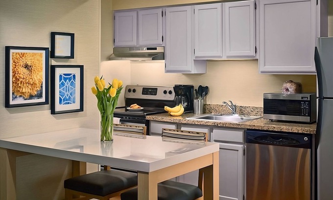 Omaha Hotel | Discover Comfort: Free Breakfast, Pool & Kitchen Access