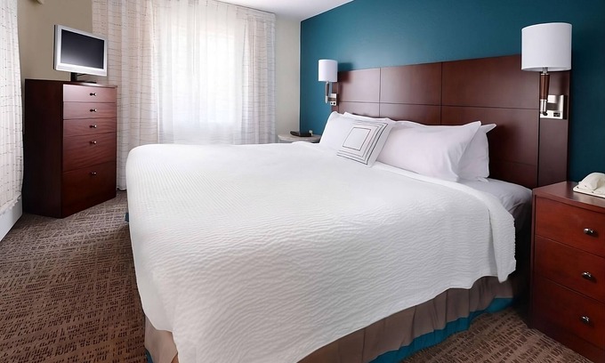 Dallas Apartment | Your Perfect Retreat Awaits: Relaxing Unit for Families!