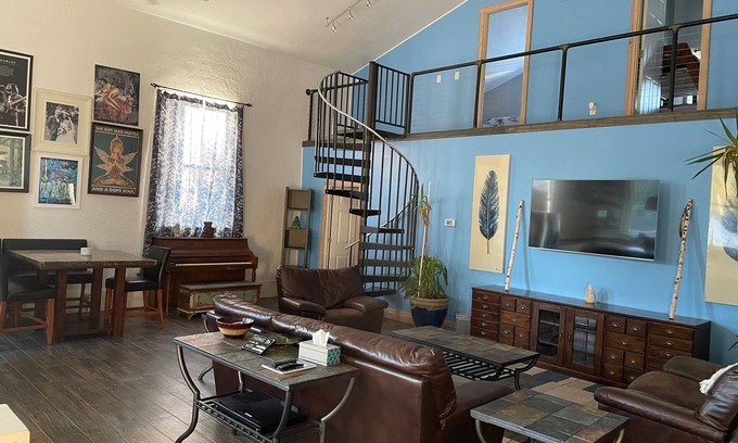 Davenport House | Unforgettable Getaway: Pet-Friendly Hotel with Spa & Kitchen