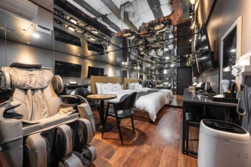 Bundang-gu Hotel | Budget-Friendly Getaway at You&Me Hotel with Dining Options