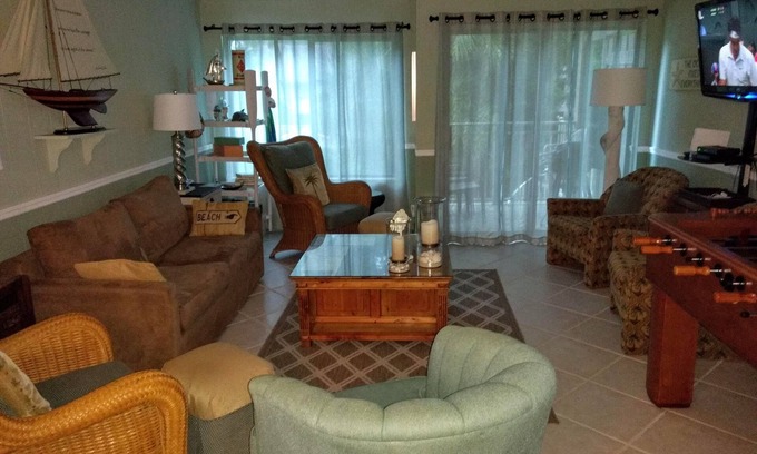 Hilton Head Island Villa | Perfect Getaway: Short Walk to Ocean & Coligny Plaza