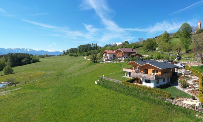 Spinga Apartment | Discover Your Ideal Vacation with Ocean Views & Spa
