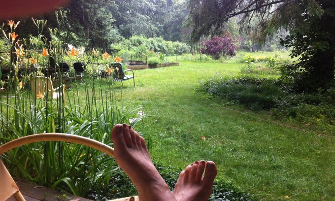 Three Oaks House | Relax in a Hot Tub Surrounded by Gardens and Pines