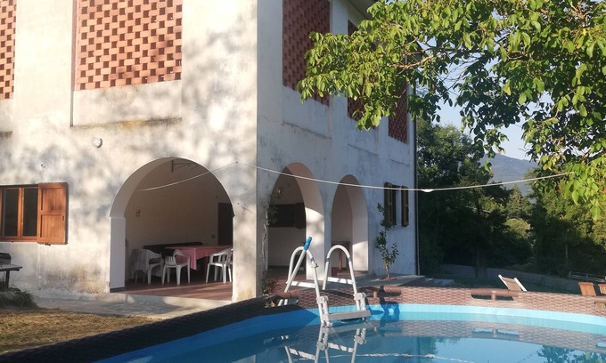 Bedonia House | Experience the Wild West Vibe with Ocean View Pools