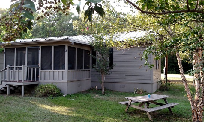 Bronson Cabin | Charming Cabin Retreat on Lake Sam Rayburn - Guest Rated 9.4