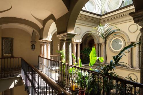 Borgonuovo Apartment | Youhosty - Montenapoleone Noble Flat