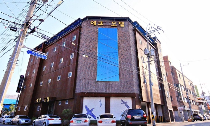 Yeongju Hotel | Experience Youngju Eco: Family-Friendly with Kitchen Amenities
