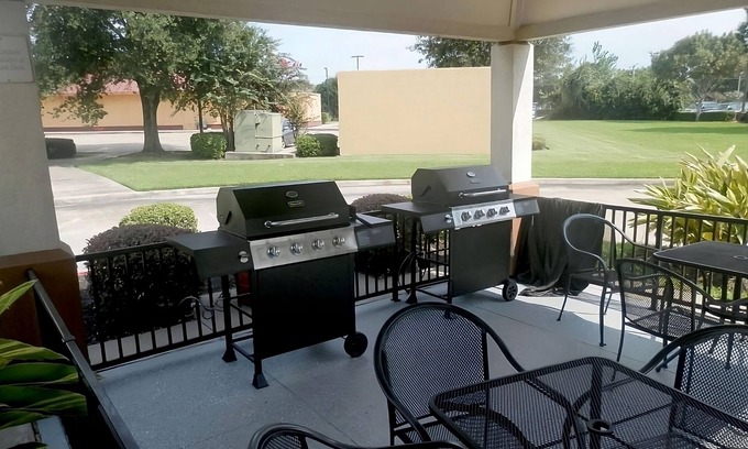 Nassau Bay Resort | Experience Adventure at Our Pet-Friendly Hotel Near NASA