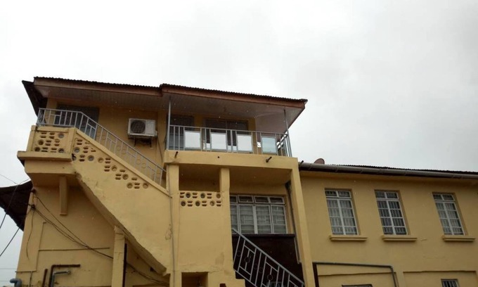 Freetown House | Comfortable Self-Catering Retreat with Kitchen & Breakfast