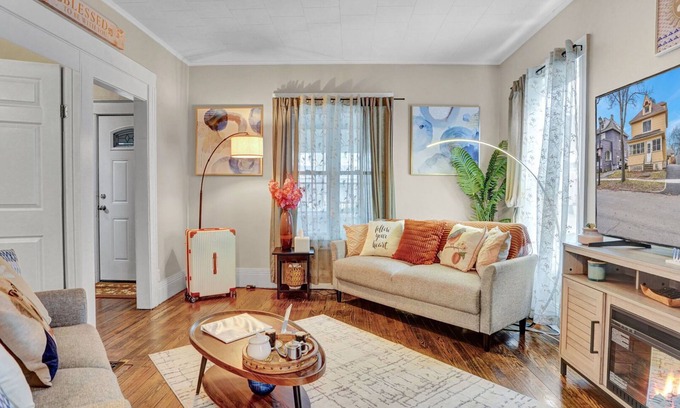 Rochester House | Your Perfect Home Away from Home - Rated 10/10