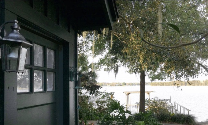 Mount Dora Cottage | Indulge in Your Cottage on the Lake with Spa and Pool