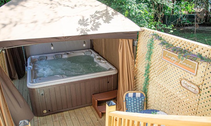 Woburn Apartment | Cozy Retreat: Family-Friendly with Hot Tub & 10/10 Rating