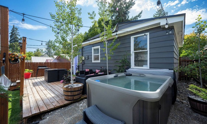 Coeur d'Alene House | Your Cozy CDA Escape — Hot Tub, Walkable, and Pet-Friendly Bliss