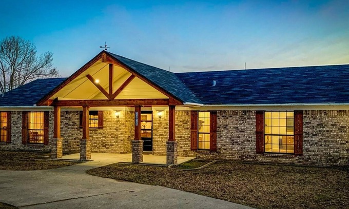 Murfreesboro House | Family-Friendly Retreat with Ocean Views and Great Amenities