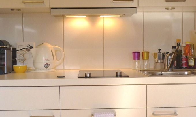 Seefeld Apartment | Trendy Flat in Zurich with Lake View and Kitchen Amenities