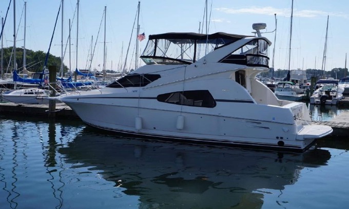 Charlestown Boat Rental | Discover Your Floating Suite in Boston Harbor - Guest Rated 9.8