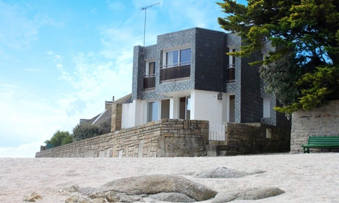 Loctudy House | Discover Oceanfront Bliss at Your Garden: The Beach