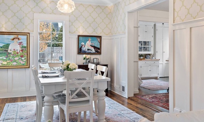 Wayzata House | Discover Lakeside Bliss and Urban Excitement in Wayzata