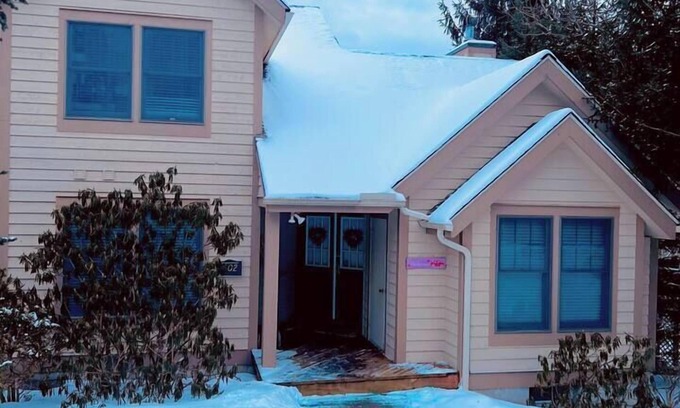 Tannersville House | Your Gateway to Pocono: Pet & Child Friendly Retreat