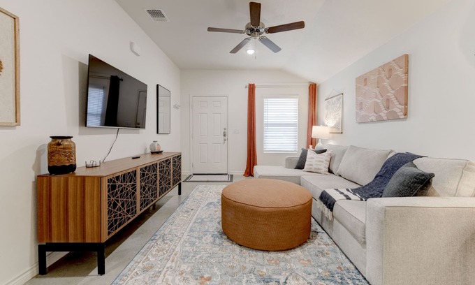 Heidenheimer House | Your Ideal Getaway in Temple with Family-Friendly Amenities