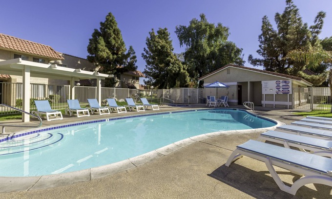 Indio Hotel | Embrace California Relaxation: Pool & Pet-Friendly Retreat