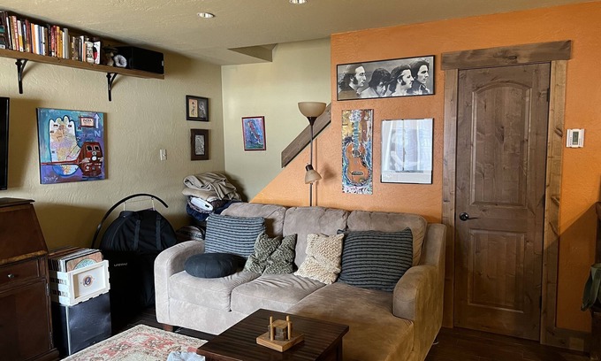 Crested Butte South Condo | Your Gateway to Paradise with Ocean Views & Breakfast
