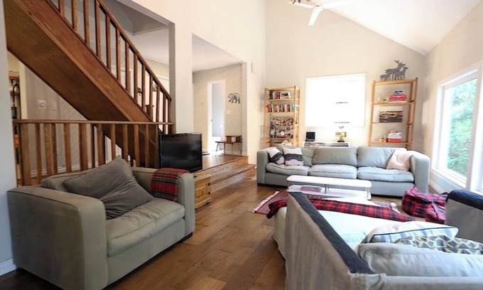 Norland Cottage | Pet-Friendly M & M Waterfront Cottage with Ocean View