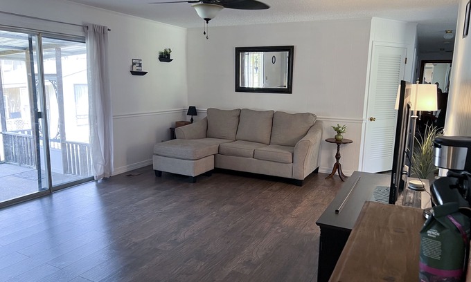 Rainbow City House | Unbeatable Comfort In Rainbow City With Spa & Hot Tub