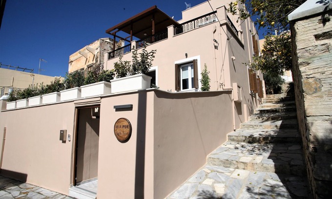 Ermoupoli Villa | Exceptional Retreat: Your Home Away from Home with Spa & Breakfast