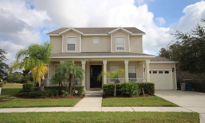 Trafalgar Village House | Your Ideal Retreat Near Disney with Top-Rated Amenities