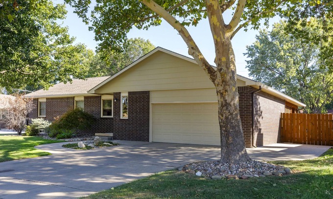 Wichita House | Perfect Retreat for Families & Groups: Guest Rated 9.8/10