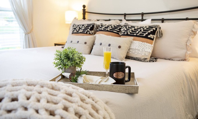 Windsor House | Relaxing Retreat: Your Downtown Windsor Home Away From Home