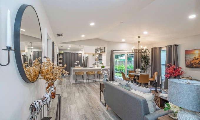Davie House | Discover Your Home Away From Home: Pet & Child Friendly Retreat
