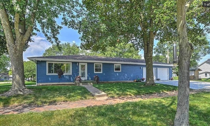 Macon House | Your Perfect Retreat: A Cozy Home in a Charming Town