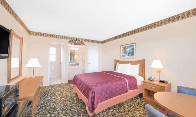 Pecos Hotel | Your Ideal Retreat in Pecos with Breakfast & Shuttle