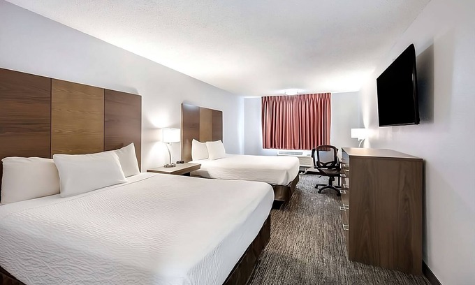 Grants Pass Resort | Your Ideal Retreat: Cozy Units with Pool Access!