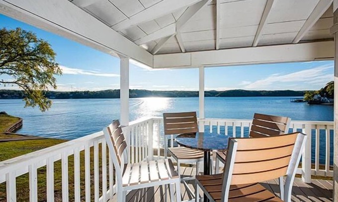 Osage Beach Hotel | Your Ideal Retreat with Pool and Ocean Views