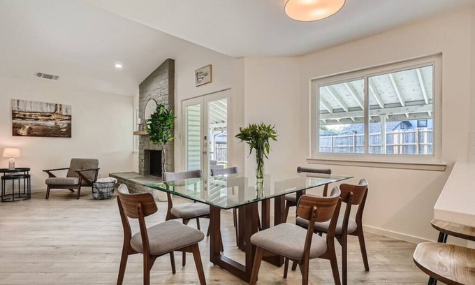Round Rock House | Your Cozy Retreat: Rated 9.6 with Spa and Pet-Friendly Perks