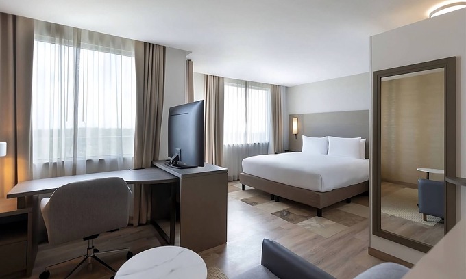 Playacar Fase II Hotel | Your Ideal Getaway: Pool, Ocean Views & Free Breakfast!