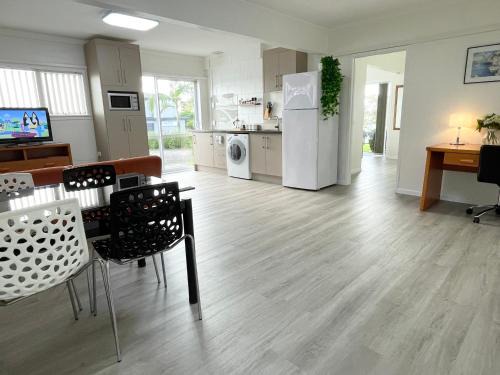 Shelly Park Apartment | Family-Friendly Stay at Cockle Bay with Great Guest Ratings