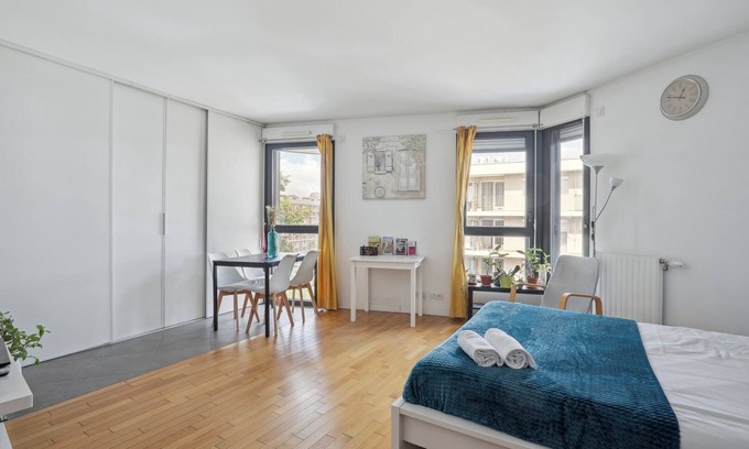 Gentilly Apartment | Discover Your Ideal Retreat in Gentilly with Spa & Kitchen