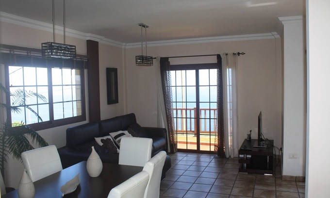 Los Llanillos House | Discover Your Ideal Escape in La Frontera with Family Amenities